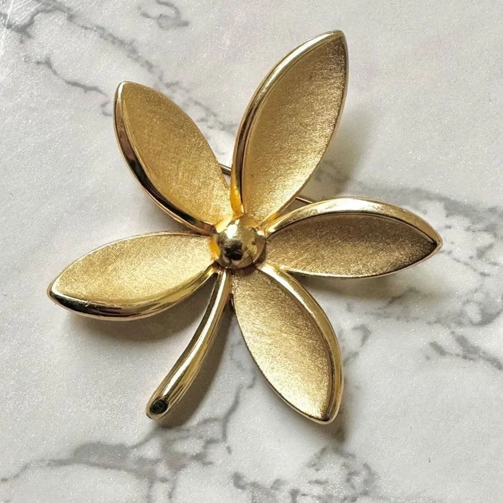 Vintage crown Trifari flower brooch